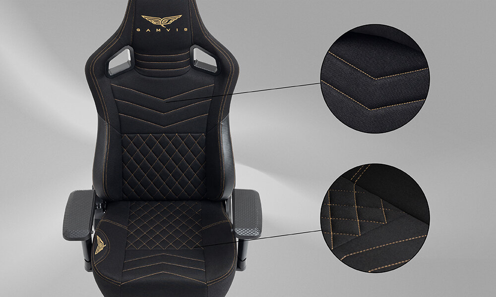 Fotel GAMVIS Elite 2.0 XL Basic Czarny (złote elementy) wizualizacja wentylacji fotela zbliżenie na siedzisko szare tło napis z technologią swobodny przepływ powietrza HybridComfort+ wygoda eliminacja efektu przyklejania się