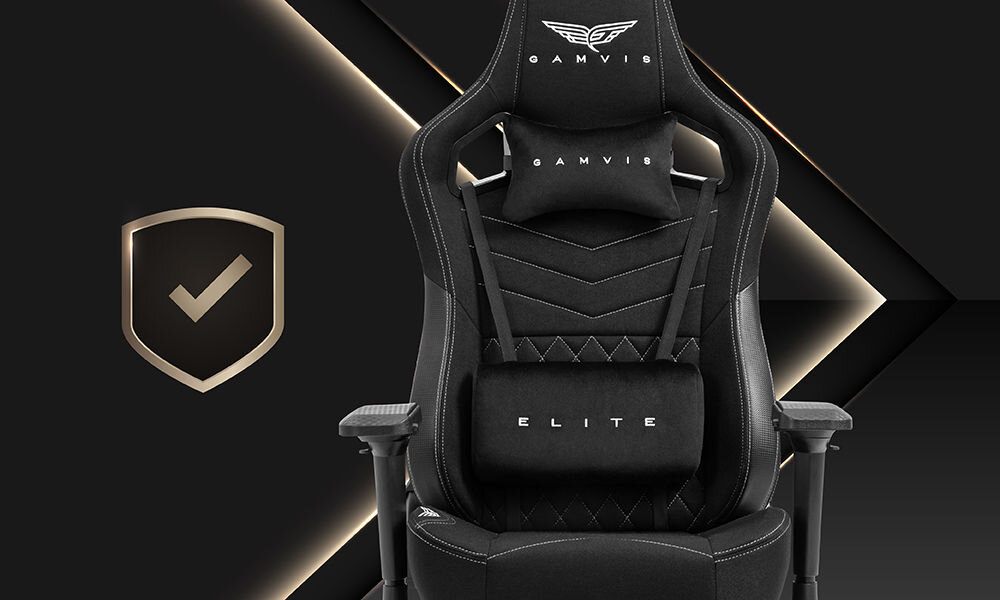 Fotel GAMVIS Elite 2.0 XL Basic Czarny (białe elementy) prezentacja fotela na ciemnym tle z geometrycznymi podświetleniami obok tarcza solidne wykonanie atrakcyjna cena produkcja na tej samej linii co Xrocker Diablo Chairs jakość trwałość