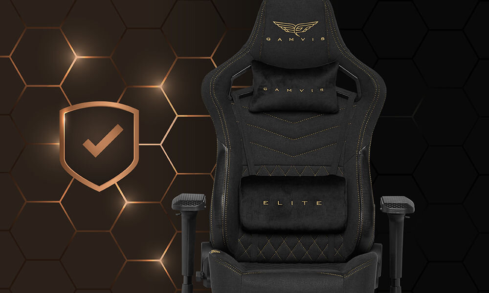 Fotel GAMVIS Elite 2.0 Pro XL Tkanina Czarny (złote elementy) prezentacja fotela na ciemnym tle z geometrycznymi podświetleniami solidne wykonanie atrakcyjna cena produkcja na tej samej linii co Xrocker Diablo Chairs jakość trwałość