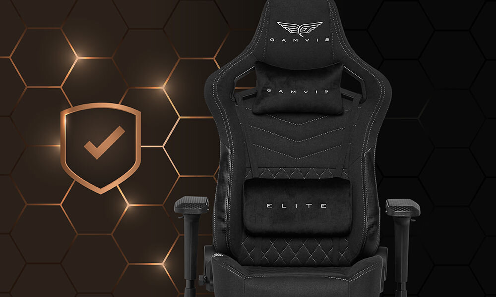 Fotel GAMVIS Elite 2.0 Pro XL Czarny (białe elementy) prezentacja fotela na ciemnym tle z geometrycznymi podświetleniami solidne wykonanie atrakcyjna cena produkcja na tej samej linii co Xrocker Diablo Chairs jakość trwałość