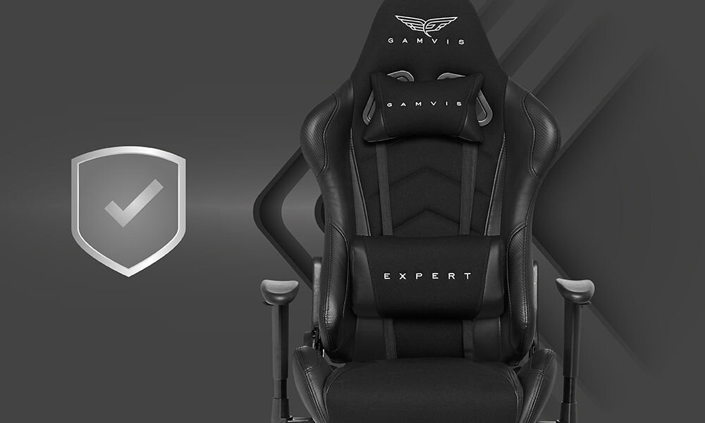 Fotel GAMVIS Expert Czarny prezentacja fotela na ciemnym tle z geometrycznymi kształtami obok tarcza solidne wykonanie atrakcyjna cena produkcja na tej samej linii co Xrocker Diablo Chairs jakość trwałość