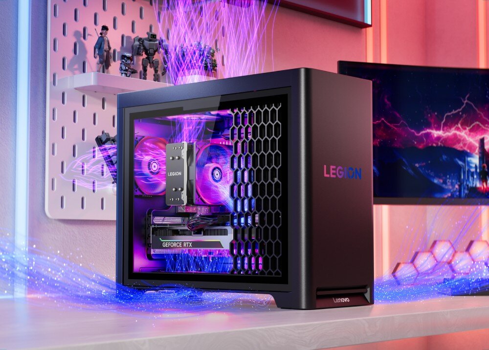 Komputer LENOVO Legion T5 30IAX10 Obudowa komputera z otwartym bocznym panelem, w środku widoczne komponenty, karta graficzna GeForce RTX i wentylator zamontowany na panelu, chłodzenie, wentylacja, temperatura