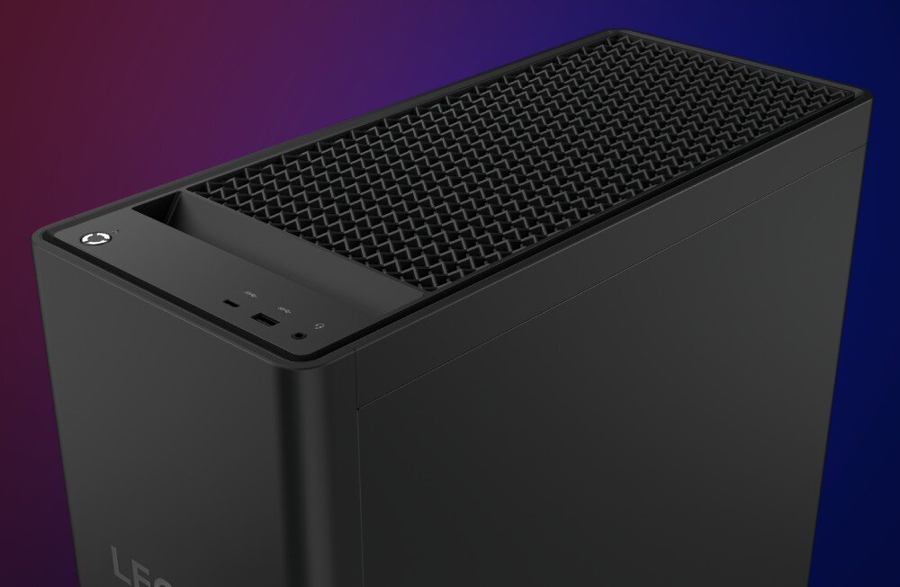Komputer LENOVO Legion T5 30IAX10 Widok z góry na górny panel obudowy komputera z widocznym przyciskiem zasilania, portami USB, wejściem słuchawkowym i kratką wentylacyjną, łączność, porty, złącza
