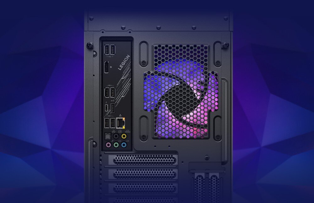 Komputer LENOVO Legion T7 34IAS10 Tylny panel komputera z widocznymi portami wejścia-wyjścia i wentylatorem z podświetleniem RGB, port Ethernet, łączność, Wi-Fi 7, port USB-C