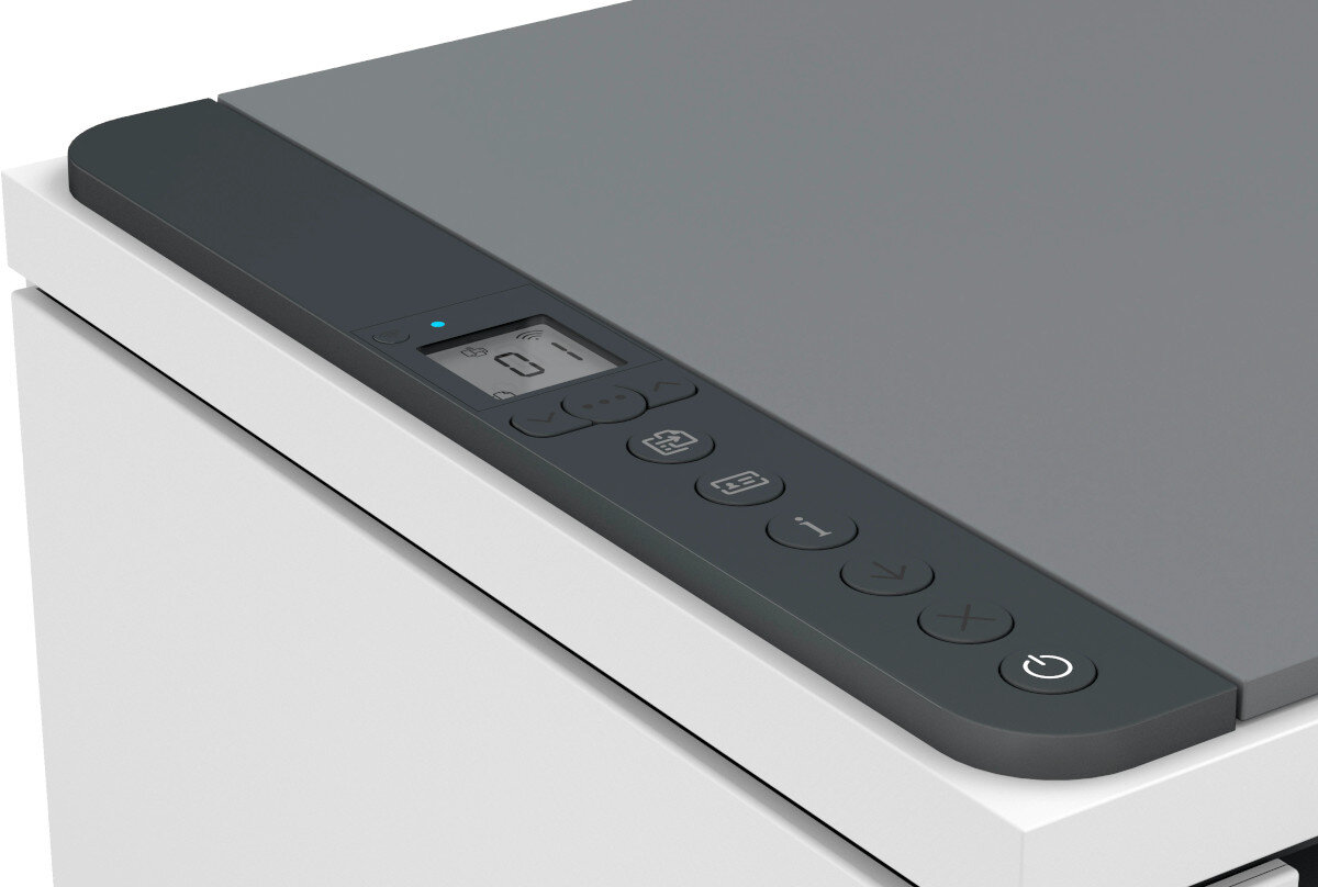 Na obrazie widoczne jest urządzenie wielofunkcyjne z panelem sterowania, na którym znajdują się przyciski i mały wyświetlacz. Wyświetlacz pokazuje cyfrę \'0\'.