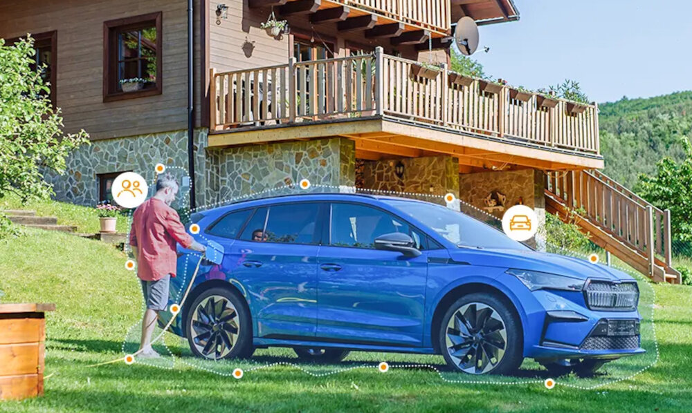 Kamera IMOU Cruiser Dual 6MP Zewnętrzna, Wi-Fi osoba na trawniku przed domem samochód wbudowane algorytmy sztucznej inteligencji wykrywanie ruchu ludzi oraz pojazdów skuteczność nadzoru syrena alarmowa