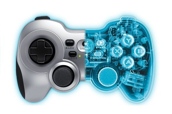 Obraz przedstawia bezprzewodowy kontroler do gier z widocznym logo Logitech. Połowa kontrolera jest przezroczysta, ukazując wewnętrzne elementy i przyciski oznaczone literami Y, X, B, A.