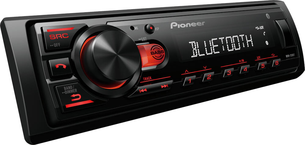 Czarne radio samochodowe z wyświetlaczem pokazującym tekst \'BLUETOOTH\' oraz przyciskami podświetlonymi na czerwono. Widoczne logo \'Pioneer\' na górze urządzenia.