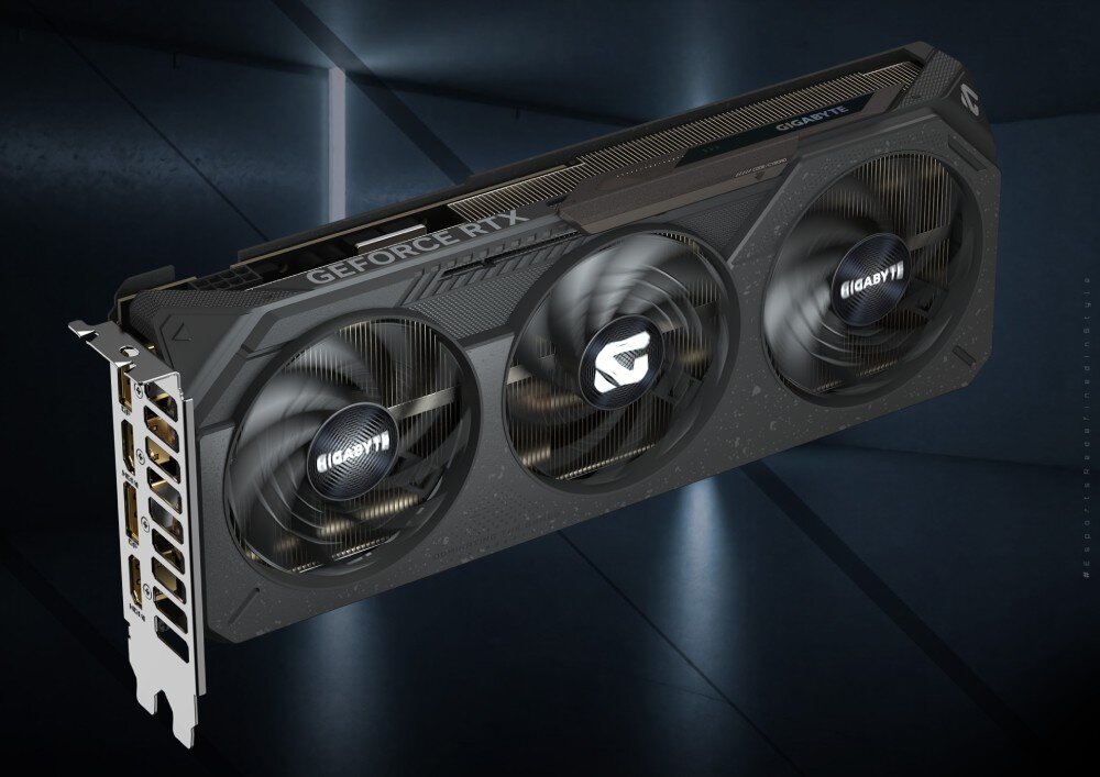 Karta graficzna GIGABYTE GeForce RTX 5050 Gaming OC 8GB Karta graficzna zawieszona w przestrzeni na tle futurystycznego korytarza, widoczny front z trzema obracającymi się wentylatorami