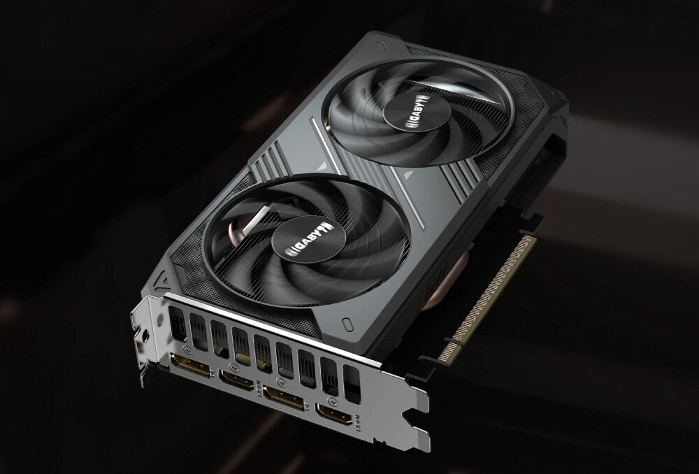 Karta graficzna GIGABYTE GeForce RTX 5050 WINDFORCE OC 8GB Perspektywiczny widok na czarną kartę graficzną z dwoma wentylatorami umieszczoną na ciemnym tle