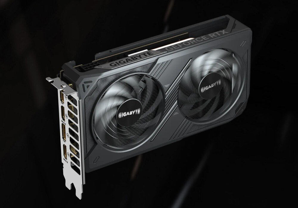 Karta graficzna GIGABYTE GeForce RTX 5050 WINDFORCE OC 8GB Karta graficzna w ujęciu pod kątem z efektem rozmycia sugerującym szybką pracę obu wentylatorów