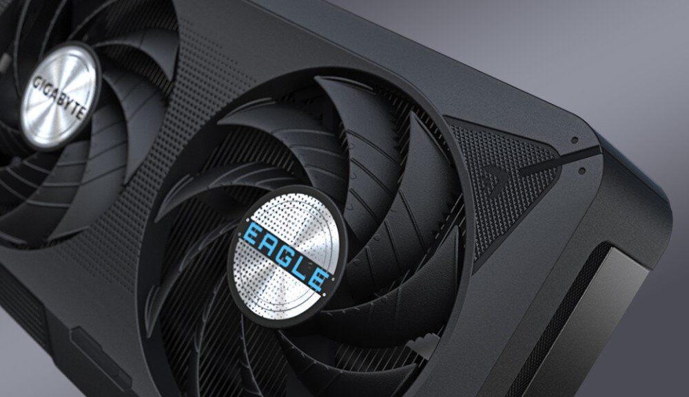 Karta graficzna GIGABYTE GeForce RTX 5060 Eagle Max OC 8GB Zbliżenie na system chłodzenia ukazujące fakturę obudowy oraz dwa wentylatory, z których jeden posiada logo 'EAGLE' na środku wirnika