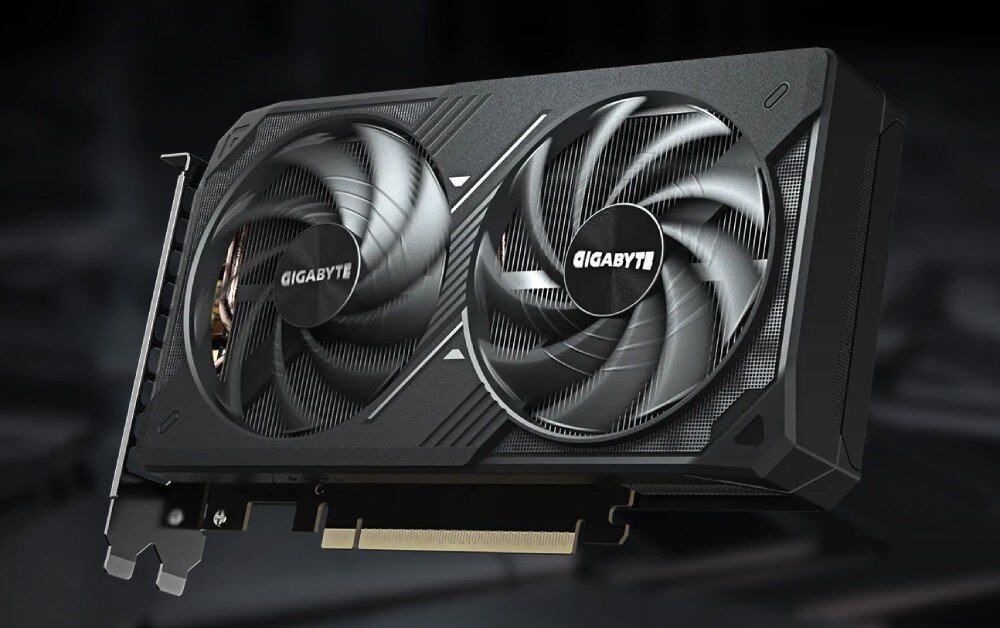 Karta graficzna GIGABYTE GeForce RTX 5060 Ti Windforce Max OC 8GB Front karty graficznej z dwoma wentylatorami w czarnej obudowie z geometrycznymi wzorami i widocznym metalowym śledziem montażowym, tryb półpasywny, głośność