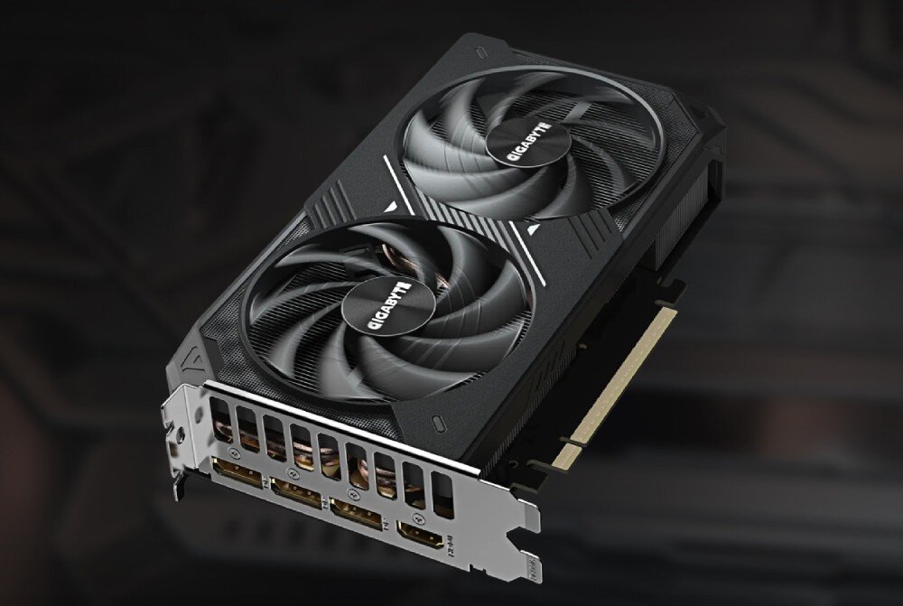 Karta graficzna GIGABYTE GeForce RTX 5060 Ti Windforce Max OC 8GB Karta graficzna zaprezentowana w ujęciu ukośnym, eksponująca wentylatory oraz boczną ściankę z widocznym ożebrowaniem radiatora, porty, wyjścia wideo