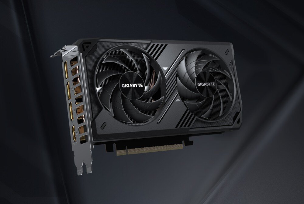 Karta graficzna GIGABYTE GeForce RTX 5060 Windforce Max OC 8GB Karta graficzna widoczna z perspektywy lotu ptaka, ukazująca dwa wentylatory oraz górną krawędź obudowy z napisem GEFORCE RTX, opis