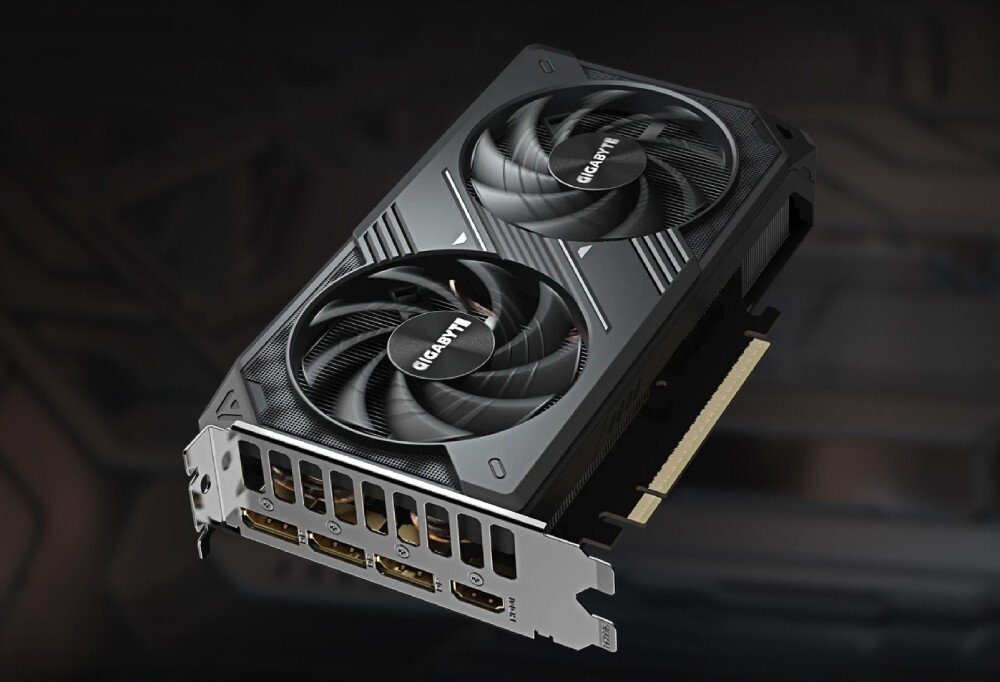 Karta graficzna GIGABYTE GeForce RTX 5060 Windforce Max OC 8GB Karta graficzna zaprezentowana w ujęciu ukośnym, eksponująca wentylatory oraz boczną ściankę z widocznym ożebrowaniem radiatora, porty, wyjścia wideo