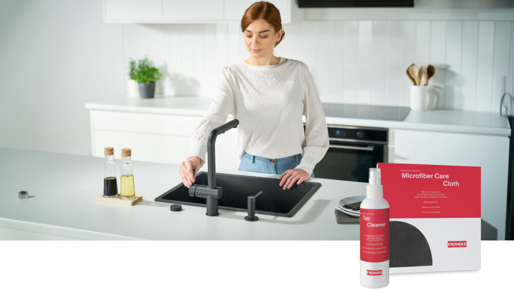 BATERIA KUCHENNA FRANKE LINA U PULL-OUT kobieta w kuchni zlewozmywak bateria czyszczenie środki czyszczące z oferty ściereczka