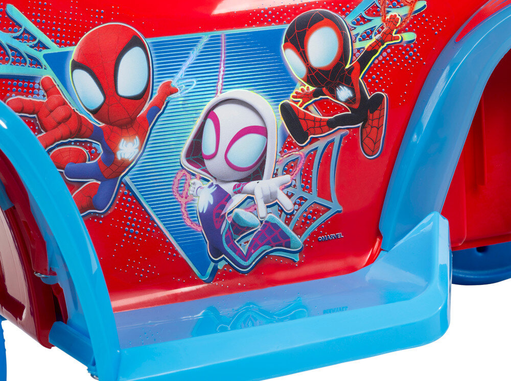 Quad elektryczny dla dziecka HUFFY Spidey Mini 19065W Czerwono-niebieski zbliżenie na podnóżek miękkie uchwyty wygodne siedzisko stabilne podnóżki prawidłowa pozycja pewne trzymanie