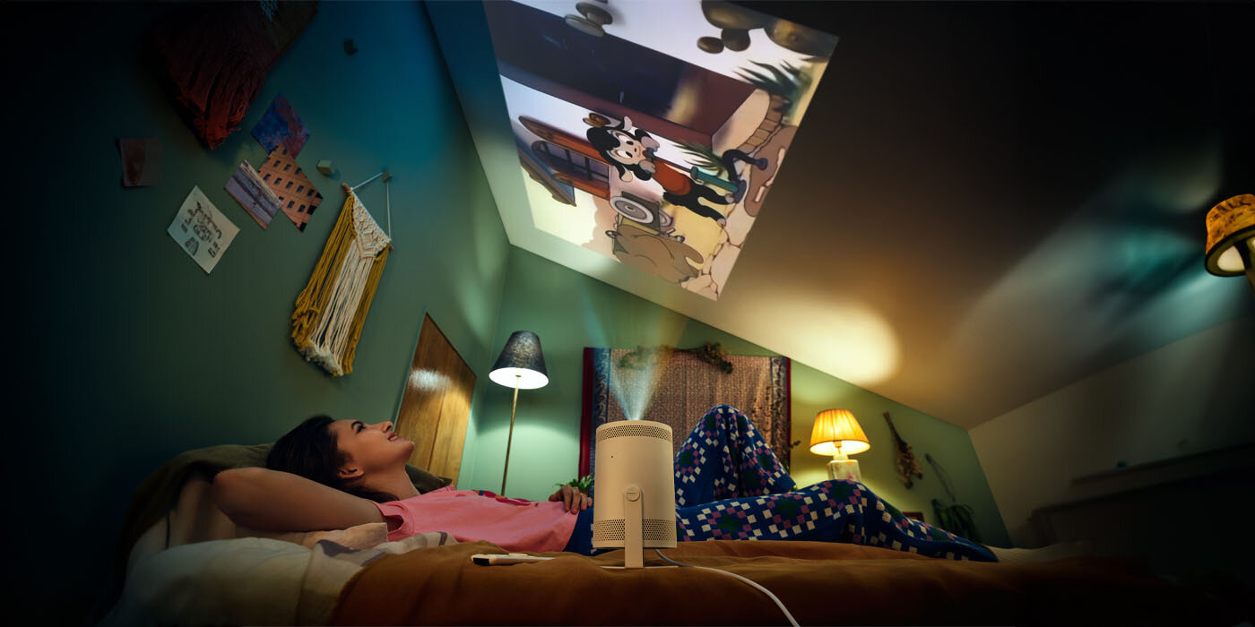 Dostępny w Media Expert przenośny projektor Samsung The Freestyle Dostępny w Media Expert przenośny projektor Samsung The Freestyle