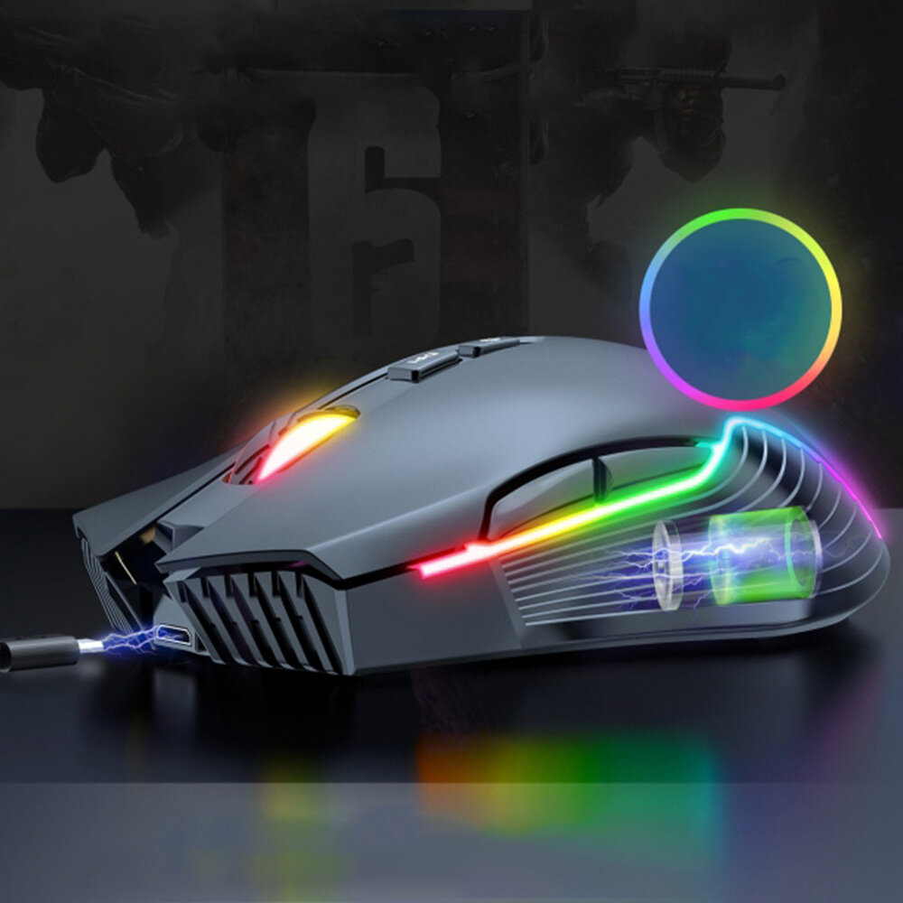 Czarna mysz komputerowa z podświetleniem RGB w różnych kolorach, z widocznym efektem świetlnym i elementami futurystycznego designu. W tle ciemny obraz z sylwetkami postaci i dużą cyfrą 6.