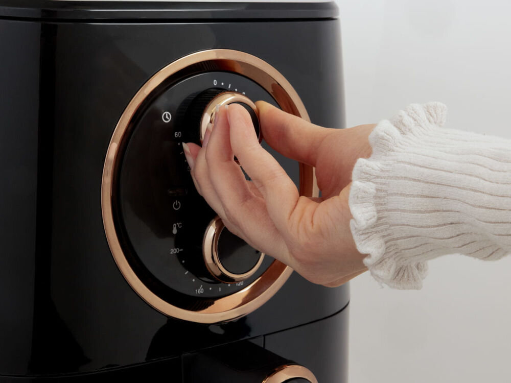 Air Fryer Frytkownica beztłuszczowa MG HOME AF24007M 4.2l 8 programów gotowania AirChef AC-420 uchwyt nienagrzewający się antypoślizgowe nóżki schowek na przewód automatyczna pauza