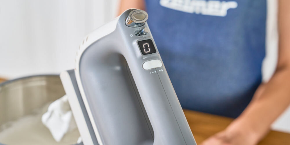 Mikser ZELMER ZHM2659 Supersilent 5 różnych prędkosci pełna kontrola dostosowanie tempa pracy delikatne mieszanie intensywne zagniatanie ciasta wszechstronność idealna konsystencja profesjonalne rezultaty 