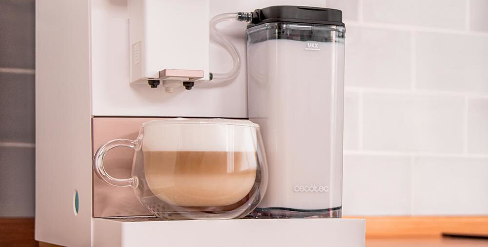 Ekspres CECOTEC Cremmaet Compactccino Connected White Rose wymiary 19 x 40 x 32 cm moc 1350 W osobisty barista doskonała kawa prosta intuicyjna obsługa jedno kliknięcie espresso cappuccino latte macchiato napoje dostępne na wyciągnięcie ręki niezwykła wygoda 