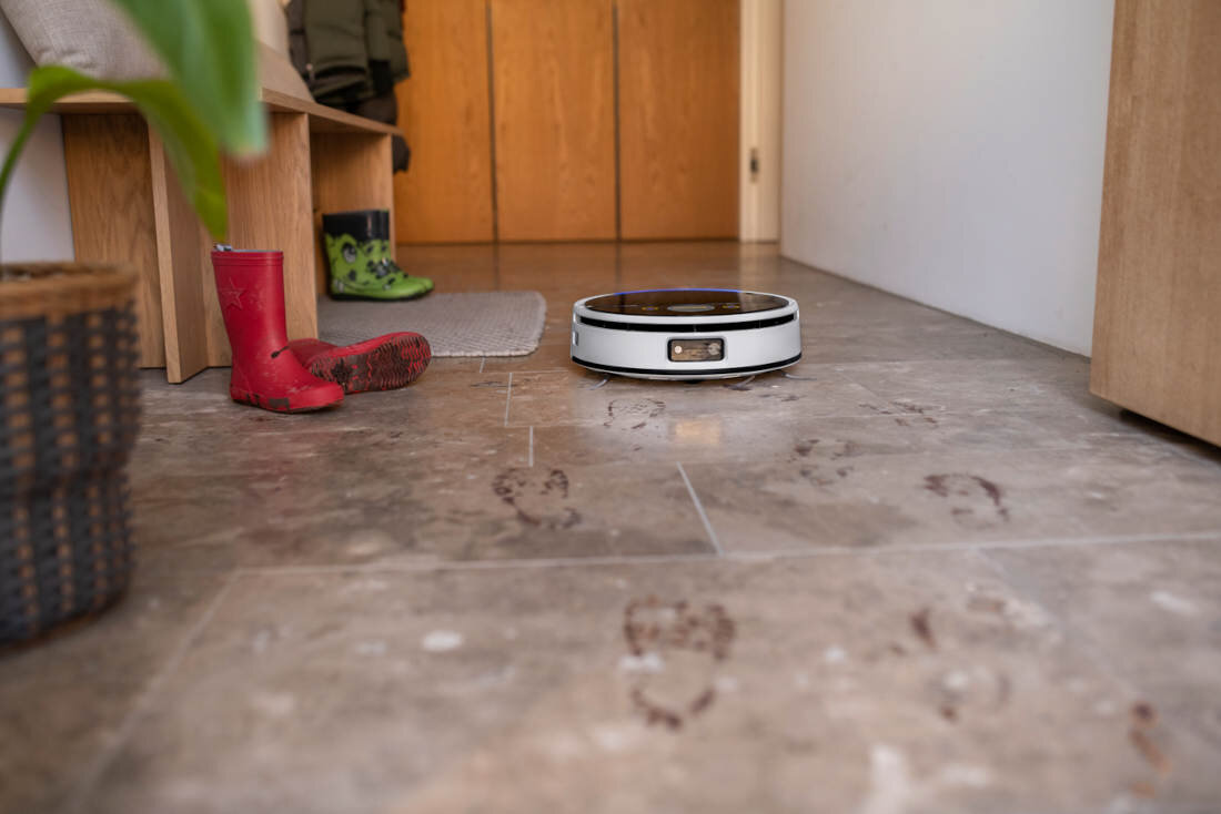 Robot sprzątający KARCHER RVF 7 1.269-680.0 Skuteczność potwierdzona mocą moc ssania z kurzem, okruchami i sierścią cicha praca poziom hałasu Pojemny zbiornik na kurz pojemność wygoda użytkowania