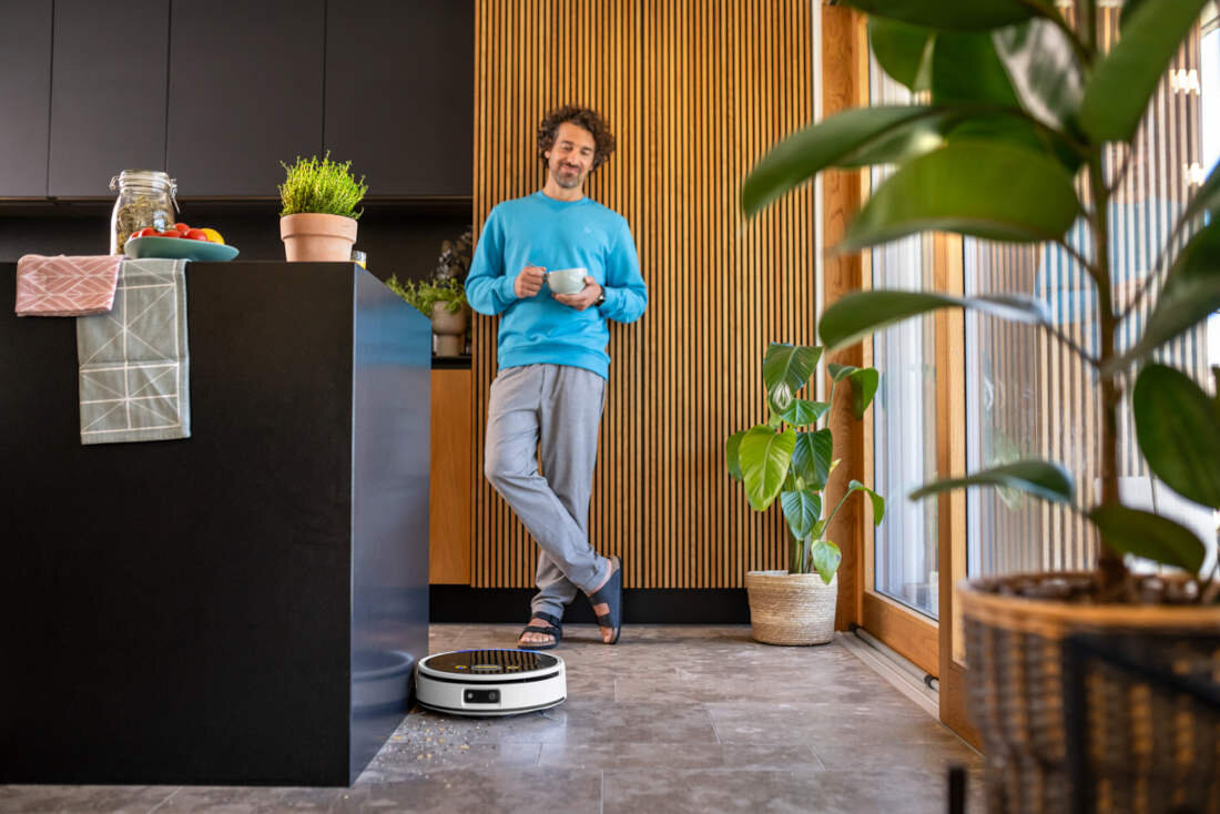 Robot sprzątający KARCHER RVF 7 1.269-680.0 Czystość w narożnikach Dwie boczne szczotki  do narożników  bezpieczny dystans 30–50 mm od ścian