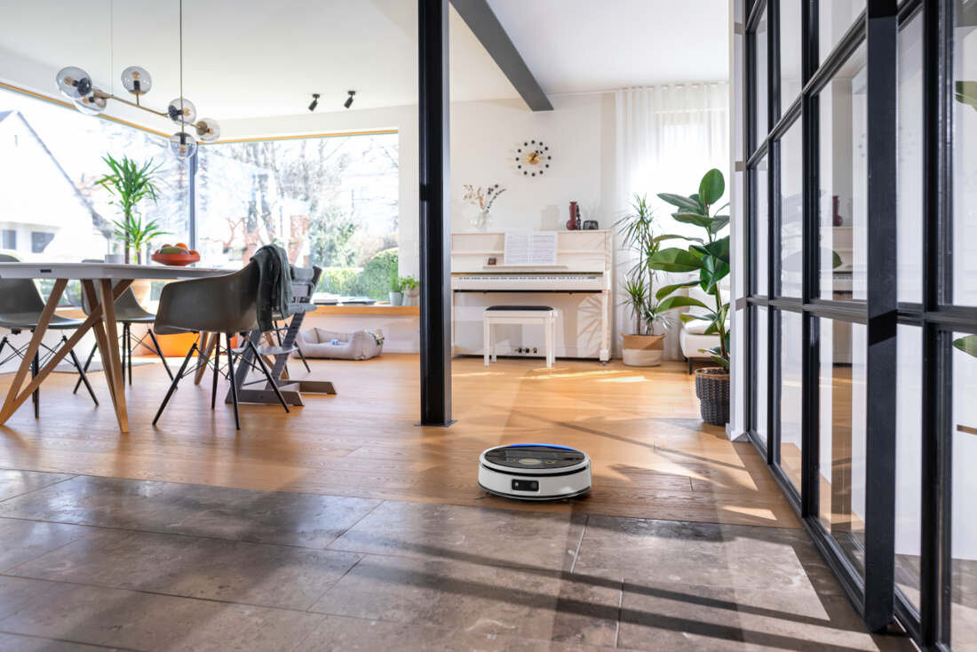 Robot sprzątający KARCHER RVF 7 1.269-680.0 dopasowanie trybu pracy dostosowuje moc ssania oraz ilość wody dokładnie oczyszczona