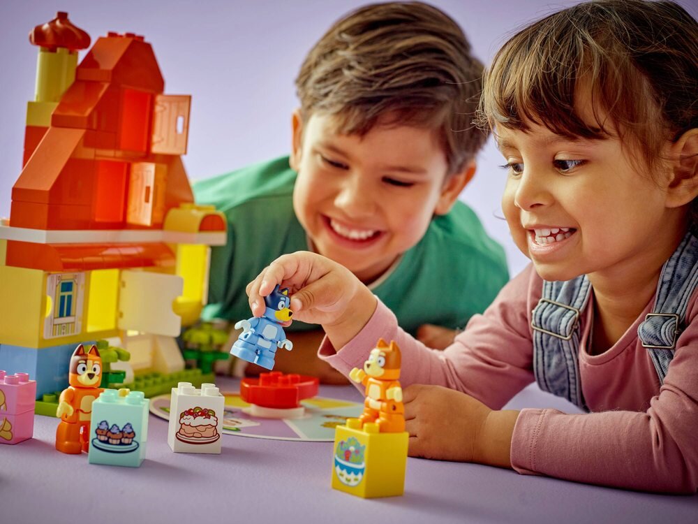 LEGO 10459 DUPLO Bluey Dom rodzinny Blue z grą pamięciową interaktywna zabawka Blue, Bingo i mamą Blue, Czili