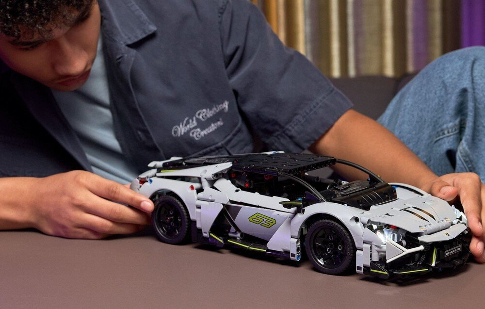 LEGO 42214 Technic Supersamochód Lamborghini Revuelto elementy opis konstrukcji wiek
 