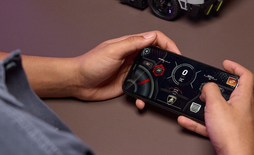 LEGO 42214 Technic Supersamochód Lamborghini Revuelto CONTROL+ Elegancki design 