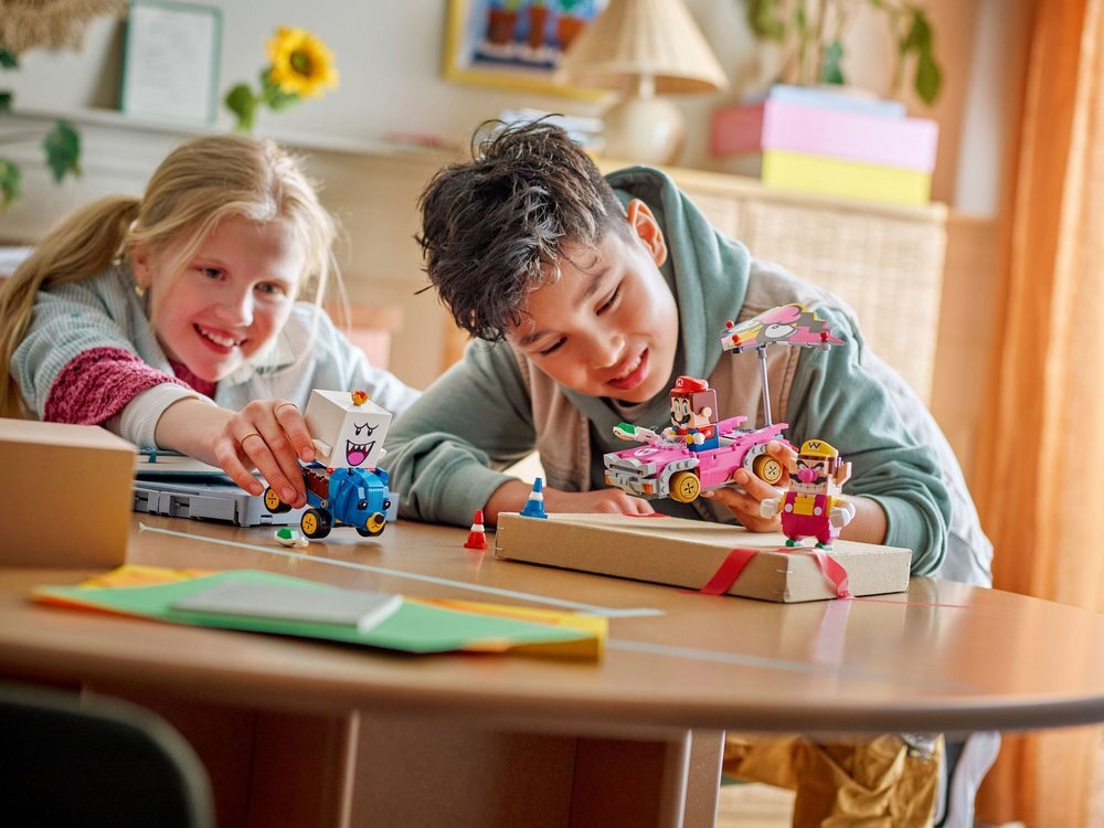 LEGO 72038 Super Mario Mario Kart - Wario i King Boo prezent z postaciami Nintendo dwie figurki LEGO Super Mario 