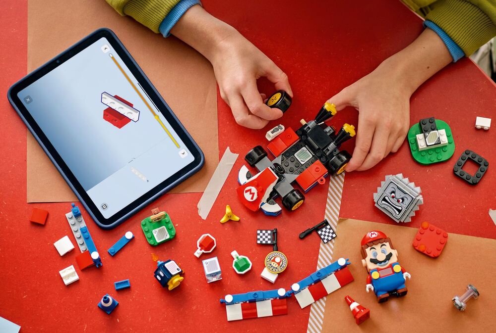 LEGO 72043 Super Mario Mario Kart - Interaktywna figurka LEGO Mario i Standard Kart zdolności manualne rozwój dziecka koordynacja umiejętności wyobraźnia 
 