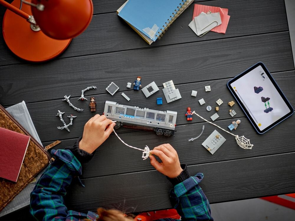 LEGO 76321 Marvel Spider-Man kontra Doc Ock — scena w metrze  zdolności manualne rozwój dziecka koordynacja umiejętności wyobraźnia 
 