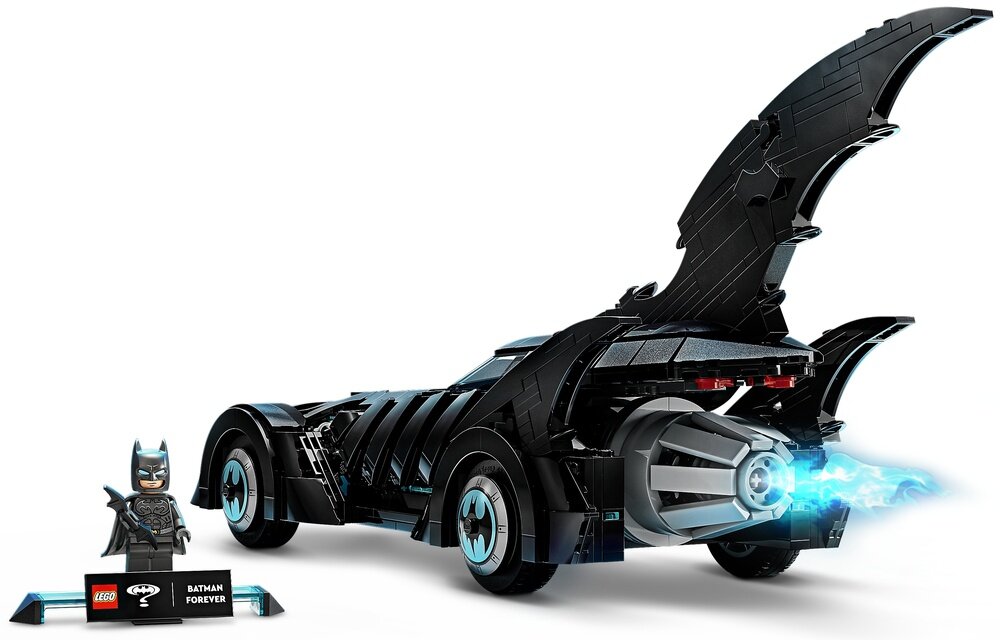 LEGO 76304 DC Batman Batmobil Batman Forever od 12 lat zawiera plakietkę informacyjną i minifigurkę Batmana 