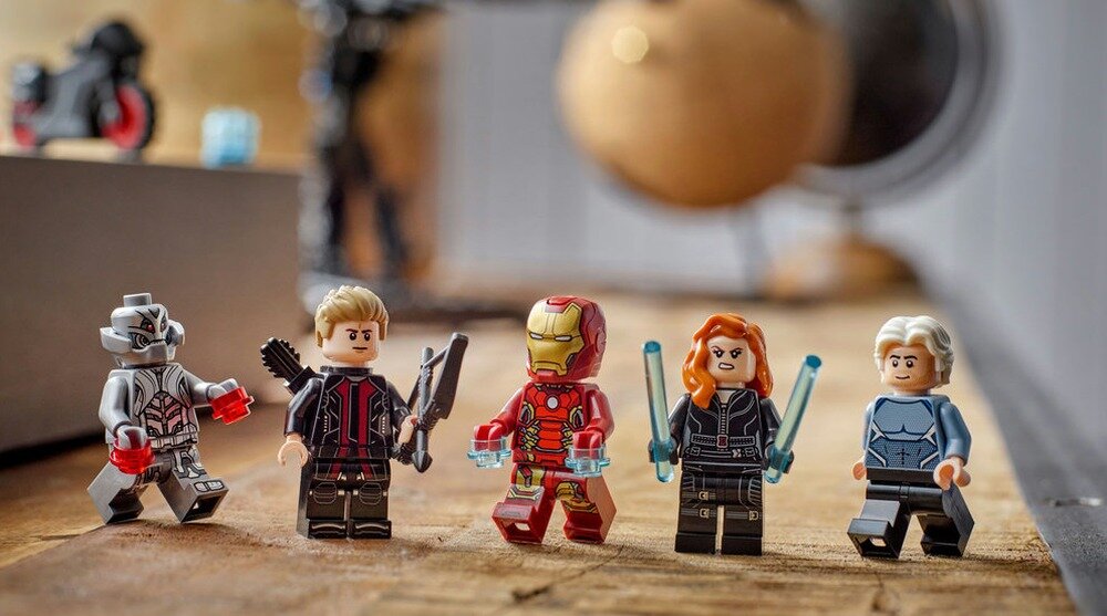 LEGO 76325 Marvel Avengers: Czas Ultrona — Quinjet pięć minifigurek LEGO