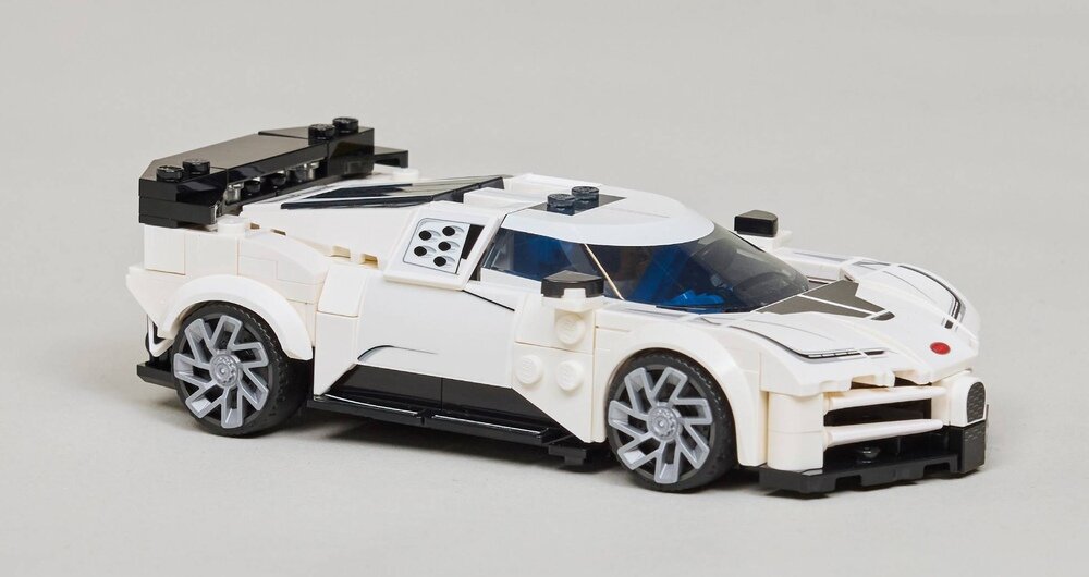 LEGO 77240 Speed Champions Hipersamochód Bugatti Centodieci kv lifestyle początek opisu sekcja nagłówkowa
