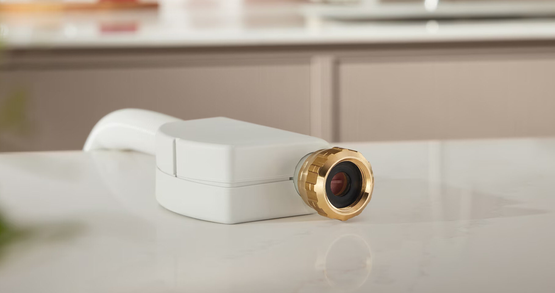 Zmywarka MIELE G 7980 SCVi zdjęcie lifestyle zawór przewód złącze instalacja Przyłącze ciepłej wody niższe koszty oszczędności