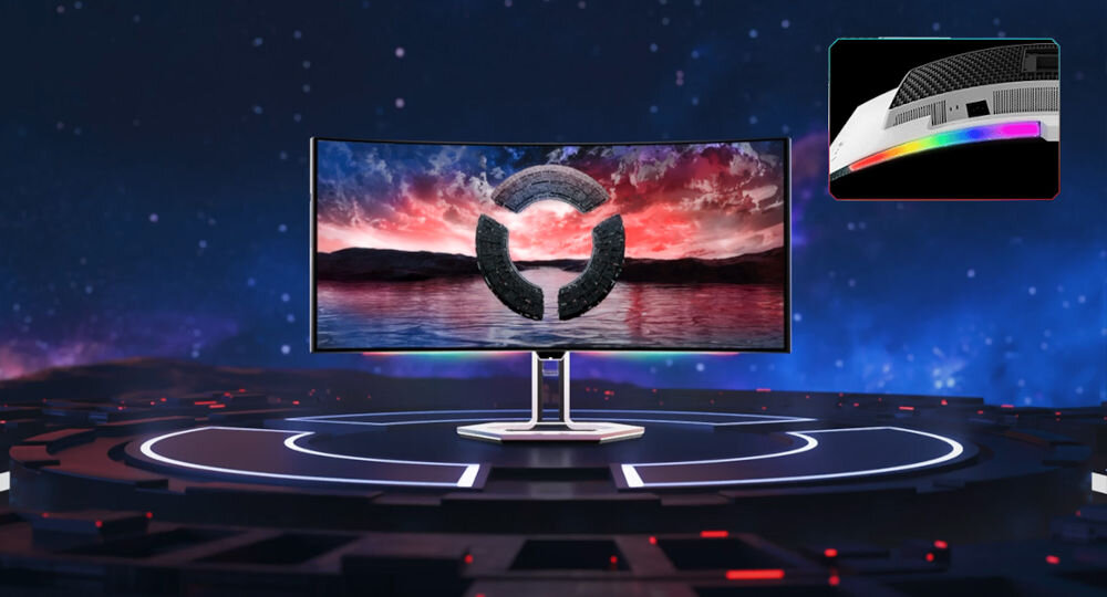 Monitor LENOVO Legion Pro 34WD-10 33.94 cala 3440x1440px OLED 240Hz 0.03 [GTG] Curved prezentacja monitora od przodu na tle galaktycznym zbliżenie na podświetlenie podświetlana RGB dolna ramka synchronizacja z ekranem dźwiękiem i tempem gry atmosfera