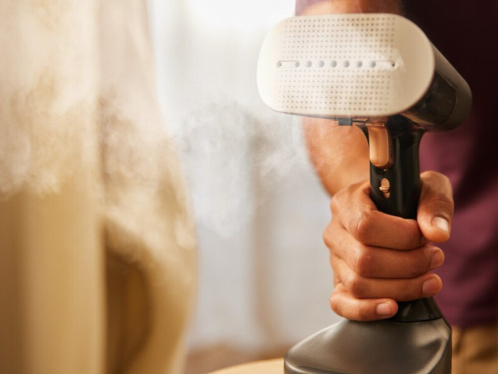 Parownica do ubrań (Steamer) BRAUN GS7077BK Przycisk ciągłej pary