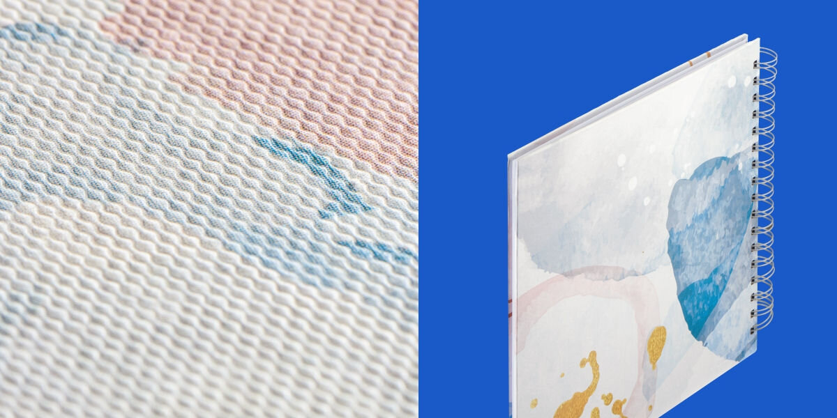 Album HAMA Spiral Watercolor Niebieski (50 stron) Estetyka i odpowiedzialność - zbliżenie na strukturę papieru