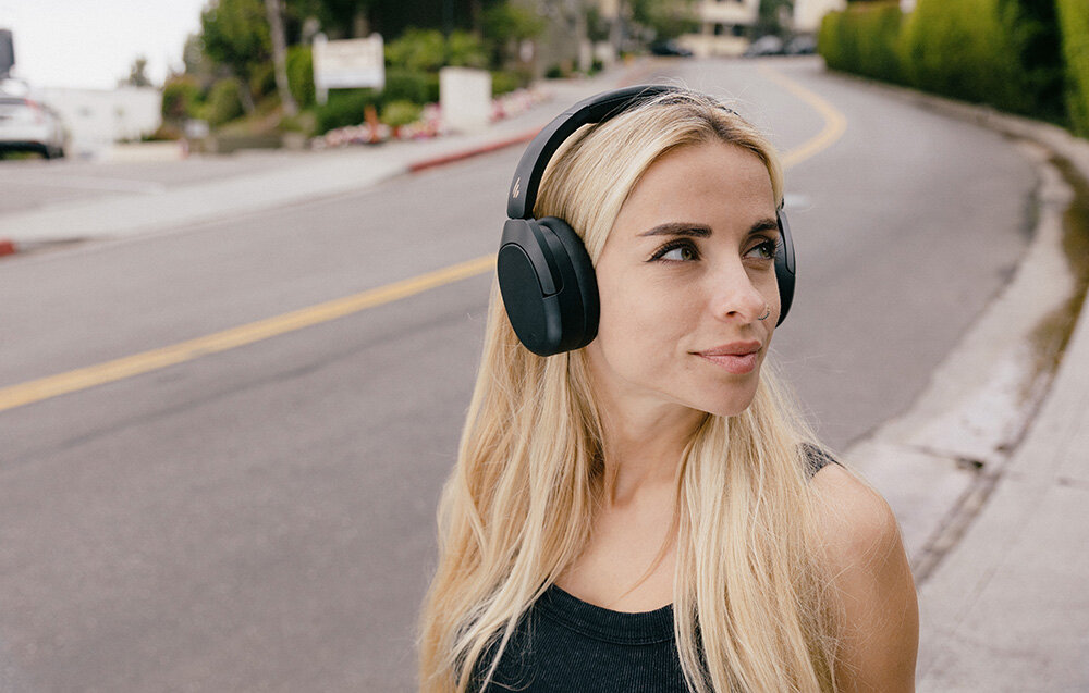 Słuchawki nauszne EDIFIER W830NB design komfort lekkość dźwięk jakość wrażenia słuchowe ergonomia lekkość sport aktywność podróże czas pracy działanie akumulator