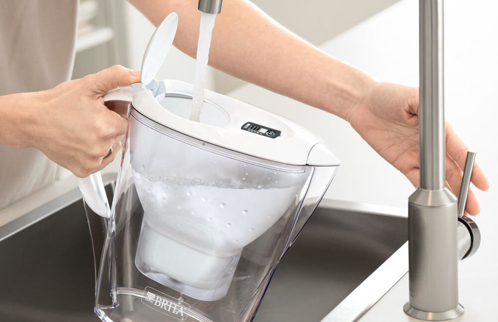 Dzbanek filtrujący BRITA Marella XL Niebieski + 4 wkłady Pure Peformance Pro świeżo przefiltrowana woda dobry smak korzyści zdrowotne  eliminacja zanieczyszczeń dla osób dbających o zdrowie zaawansowana filtracja miękka smaczna woda odpowiednia do picia gotowania i przygotowywania napojów  