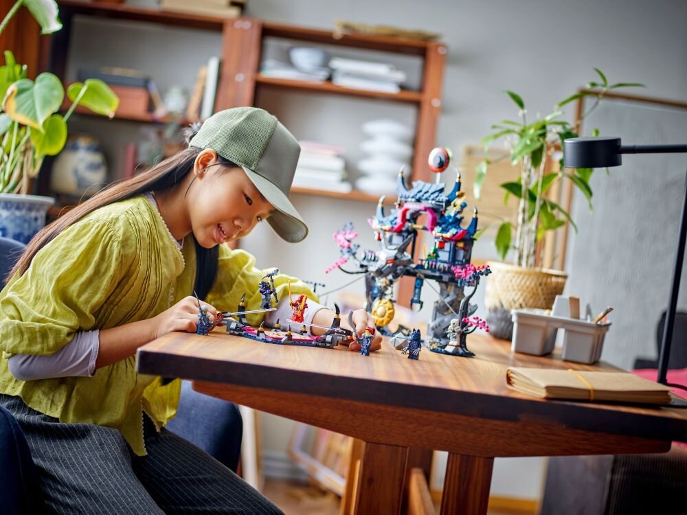 LEGO 71813 NINJAGO Dojo cienia Wilczej Maski dwupoziomowe dojo akcji i minifigurki ninja