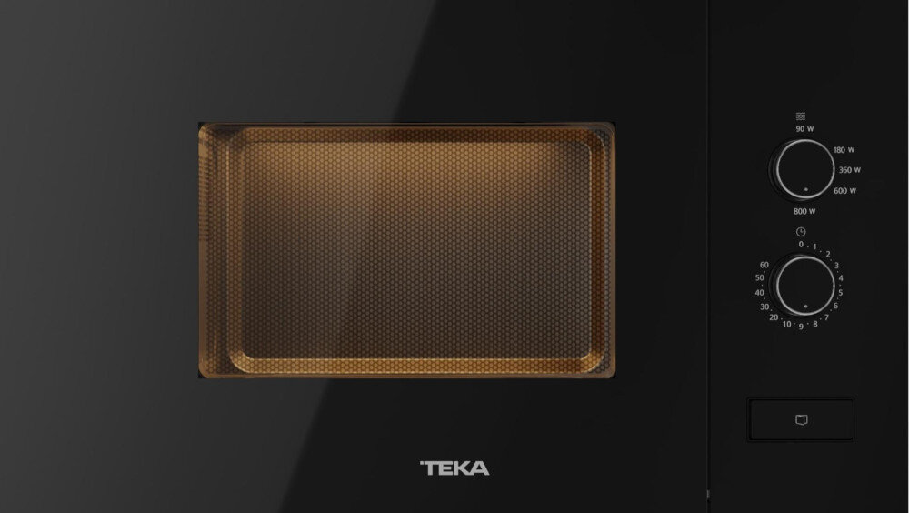 KUCHENKA MIKROFALOWA TEKA ML 820 FI BK Zdjęcie przedstawia front kuchenki mikrofalowej TEKA z podświetloną, perforowaną szybą komory oraz panelem sterowania po prawej stronie. Czarny, błyszczący front tworzy elegancki kontrast z jasnym światłem wewnątrz automatyczne dostosowanie mocy waga produktu ustawiony czas rozmrażanie świeżość składników zachowanie struktury