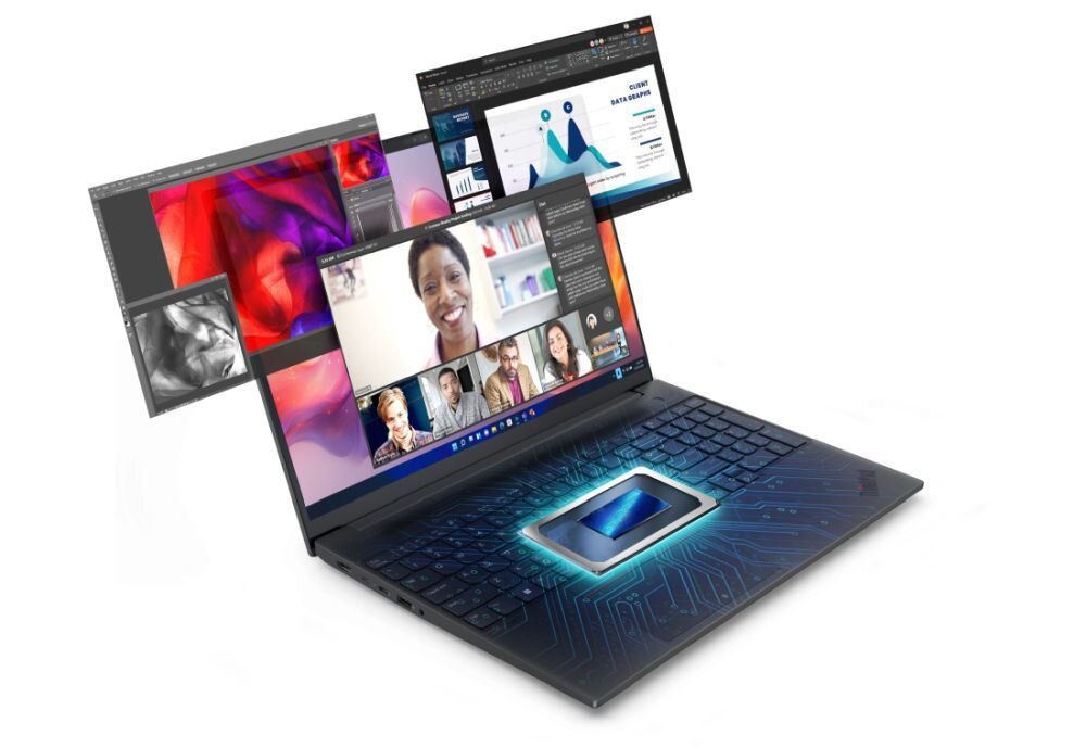 Laptop z wyświetlonymi na ekranie różnymi aplikacjami, w tym wideokonferencją i prezentacją. Na klawiaturze widoczna jest grafika symbolizująca procesor.