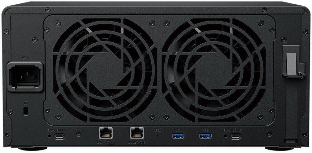 Serwer plików SYNOLOGY DiskStation DS1825+ Tylny panel urządzenia z dwoma dużymi wentylatorami, portami LAN, USB i gniazdem zasilania, procesor, pamięć, porty LAN, szybkość