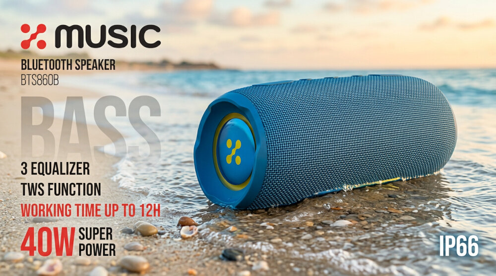 Na obrazie widać niebieski głośnik mobilny leżący na plaży przy brzegu morza. Widoczny tekst to: \'MUSIC BLUETOOTH SPEAKER BTS860B BASS 3 EQUALIZER TWS FUNCTION WORKING TIME UP TO 12H 40W SUPER POWER IP66\'.